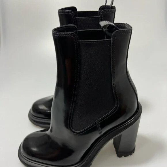 Alexander McQueen Tread Heeled Chelsea Boots Black - Picture 3 of 10
